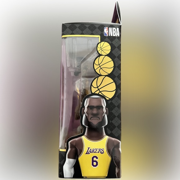 Funko Premium Vinyl Gold 5” LeBron James Figure - Picture 3 of 3